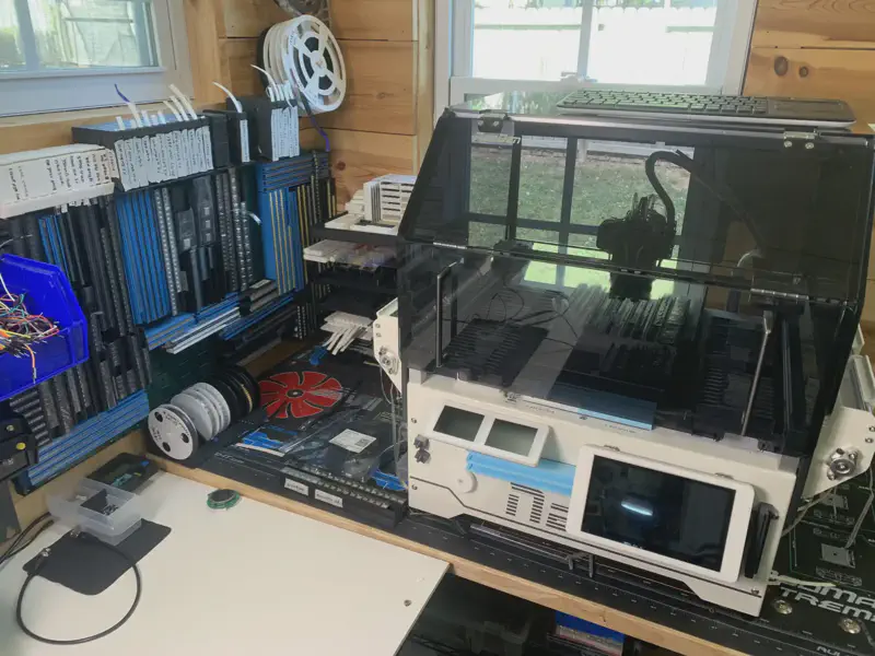 Pick and place machine